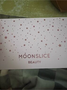 Pink moonslice beauty Eyeshadow Palette